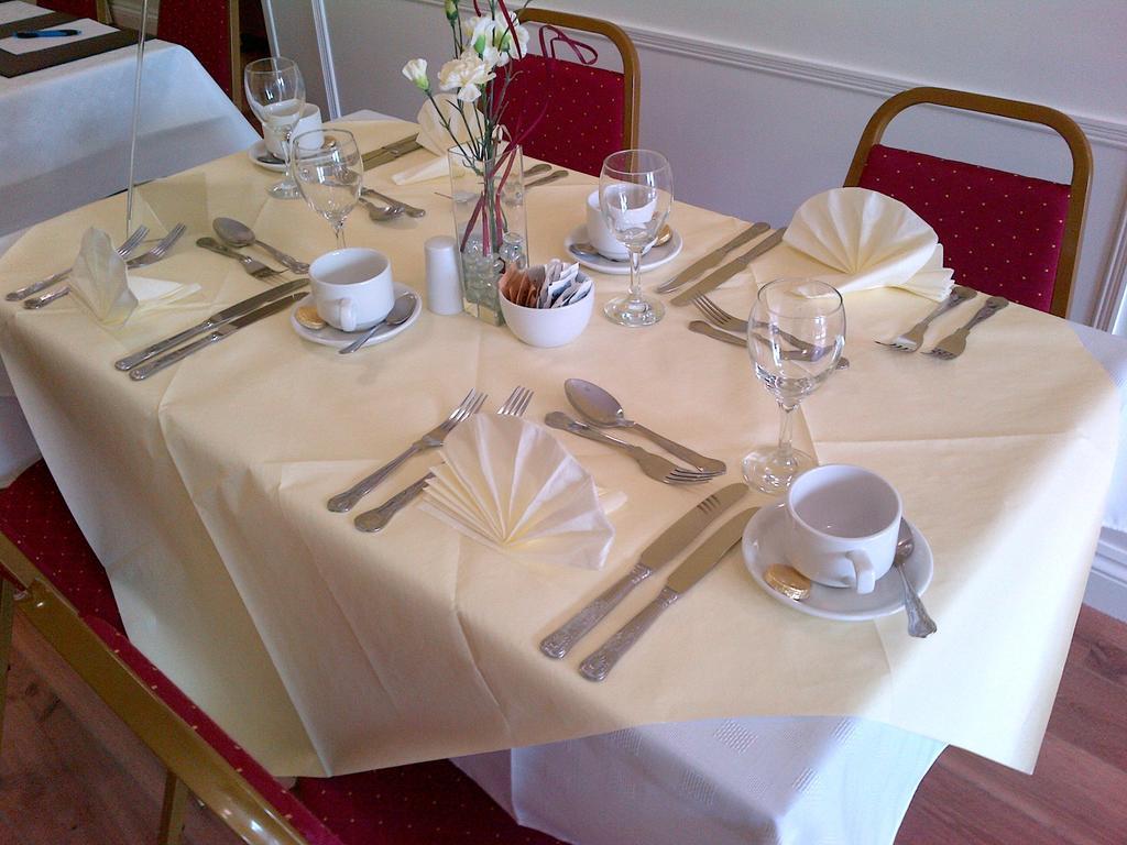 Llanarthney Emlyn Arms B&B 외부 사진