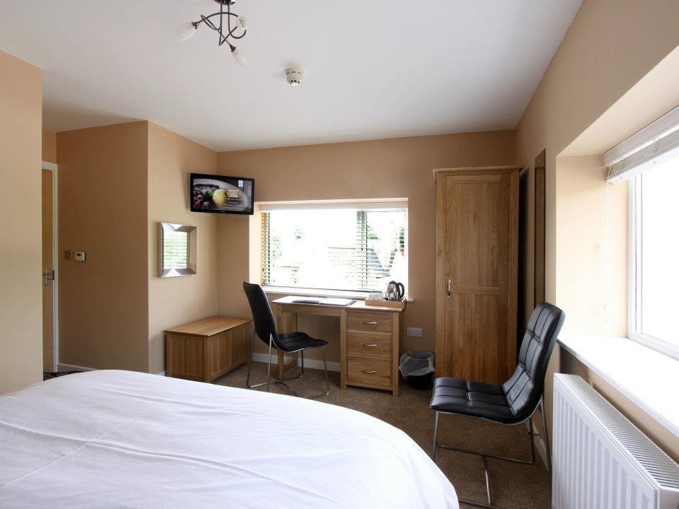 Llanarthney Emlyn Arms B&B 객실 사진