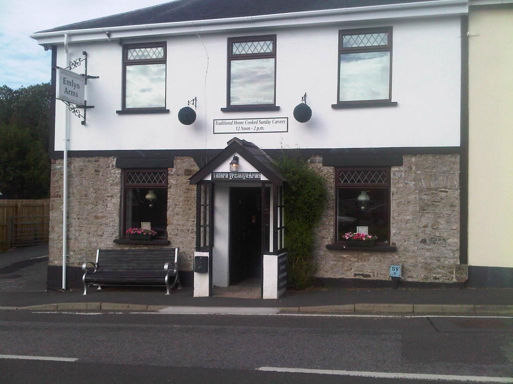 Llanarthney Emlyn Arms B&B 외부 사진